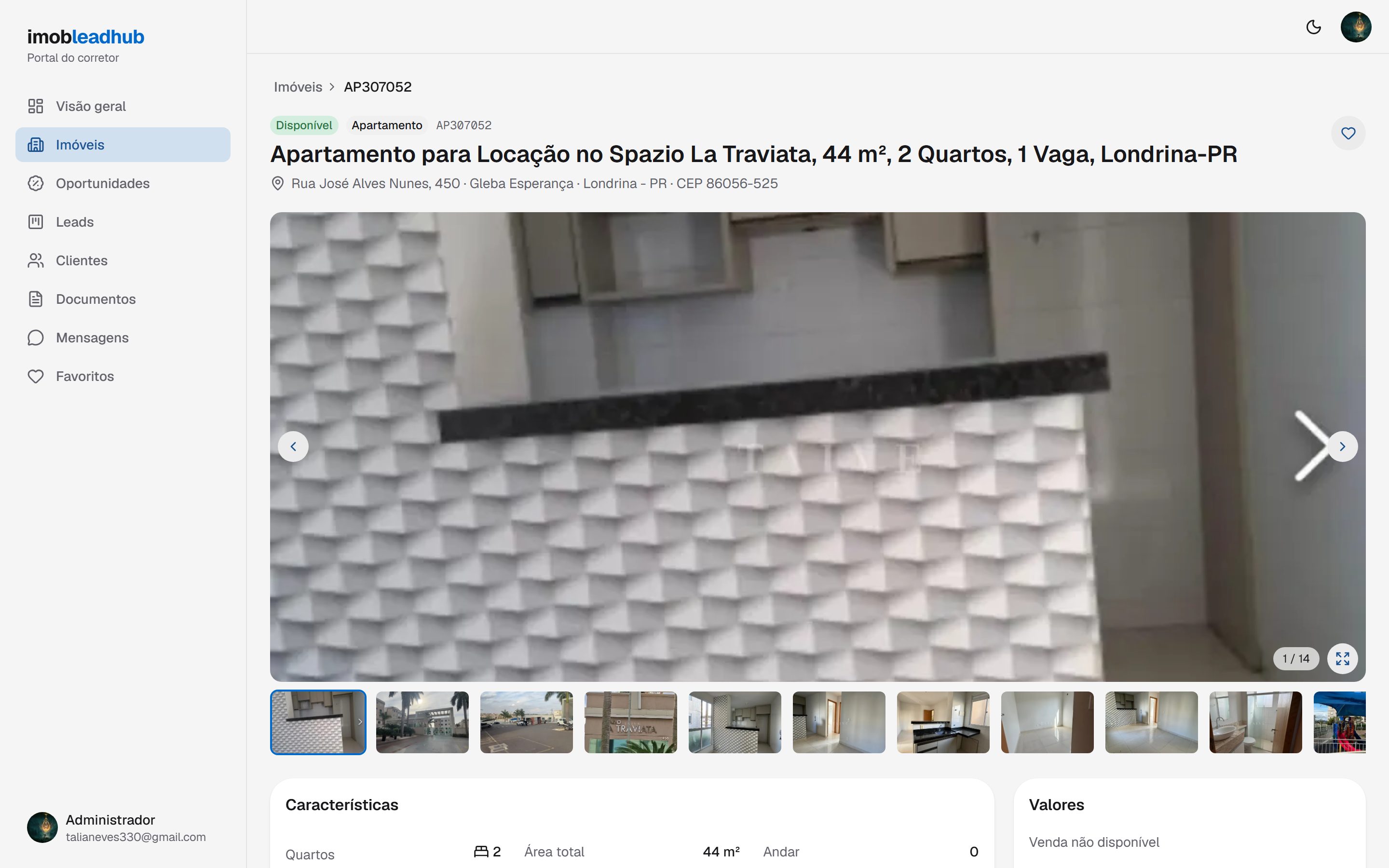 Página de detalhes de um imóvel com galeria de fotos
